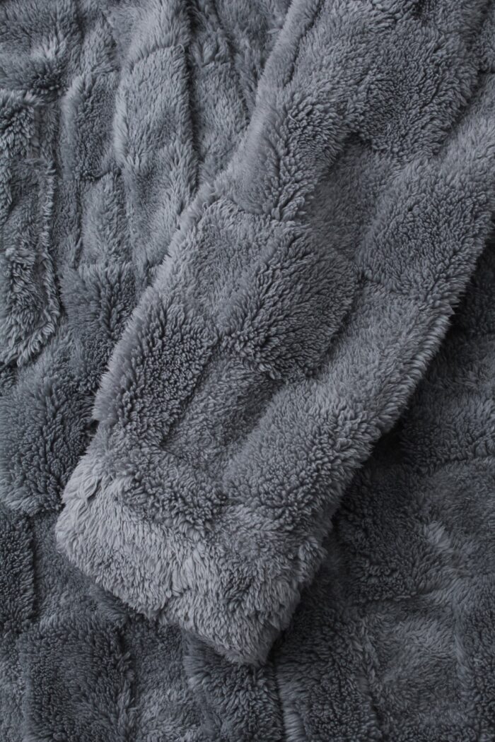 Comfyhome Men‘s Fluffy Grey Check Jacqaurd Sherpa Fleece Collar Winter Robe - Image 3