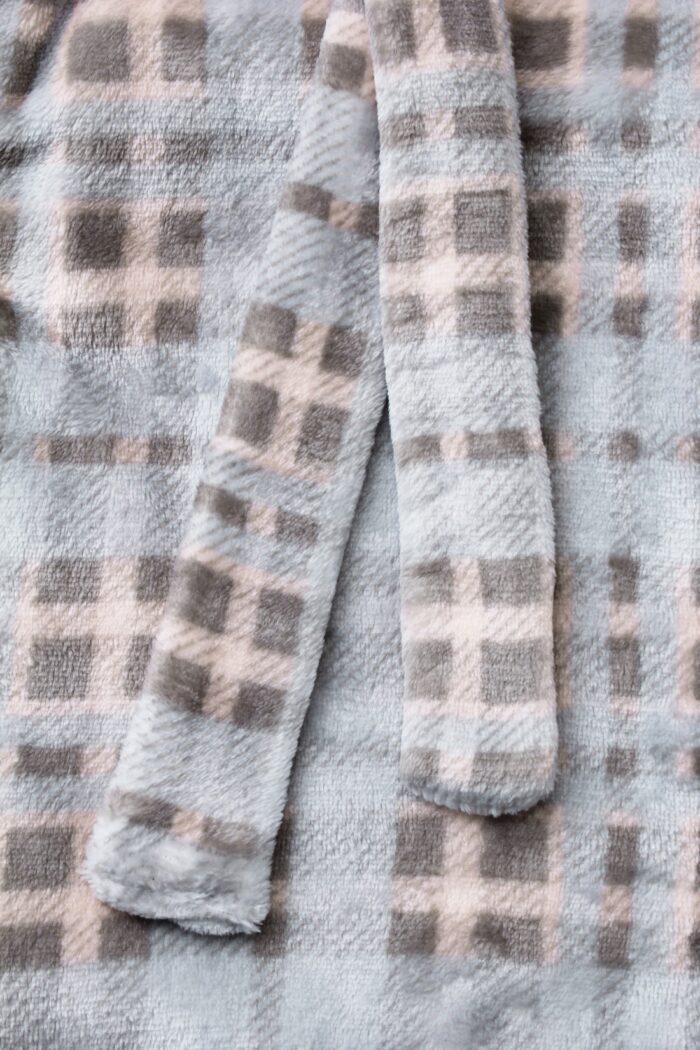 Comfyhome Women‘s Warm Check Printed Flannel Fleece Lapel Button Winter Housecoat - Image 5